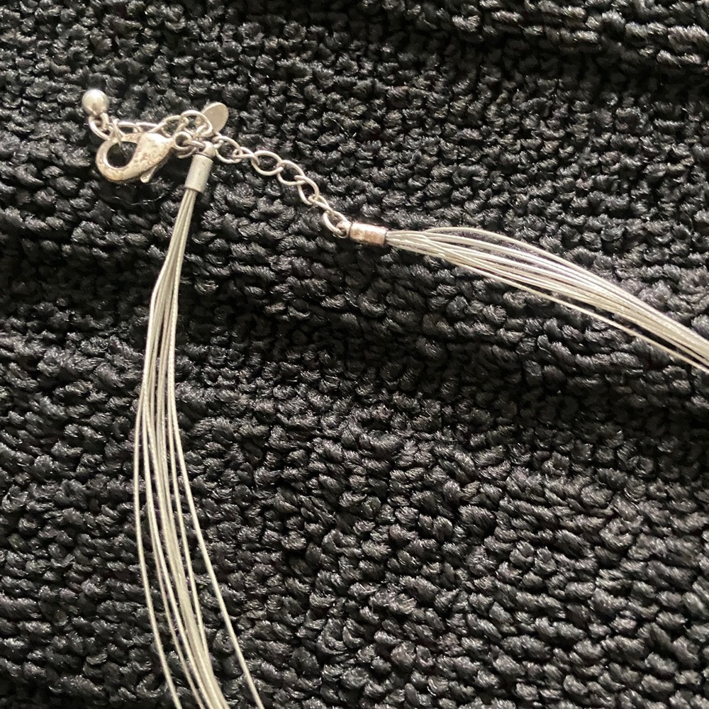 SILVER OVAL PENDANT NECKLACE MULTI WIRED CORD - Picture 4 of 5